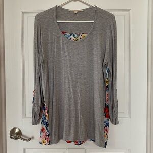 Gray Asymmetrical 3/4 Sleeve Tunic with Blue Accents
